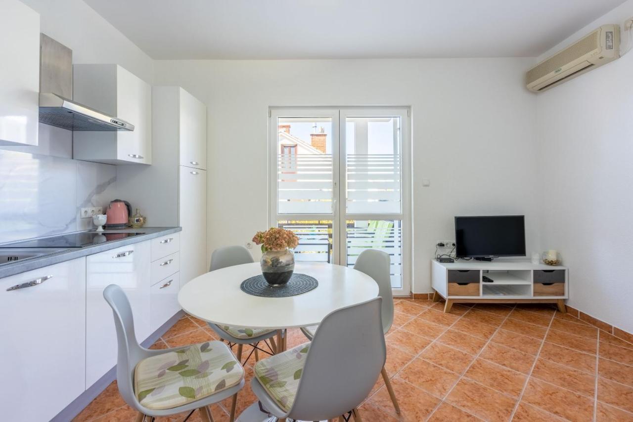 Apartments Pera Selce Exterior photo